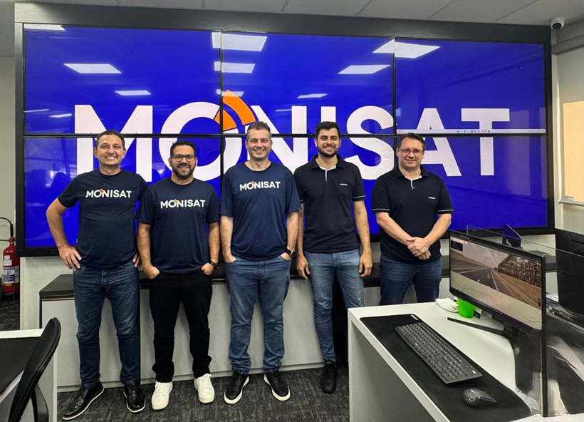Equipe Monisat em sua central operacional